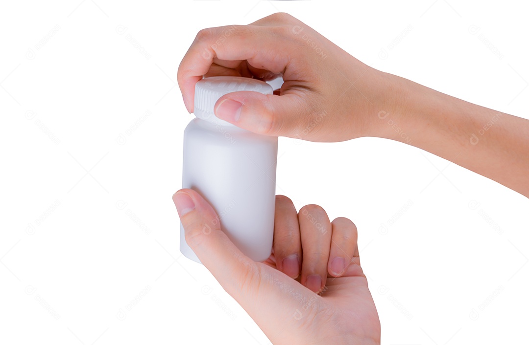 Mão de mulher asiática adulta tentando abrir pílulas ou frasco de vitaminas