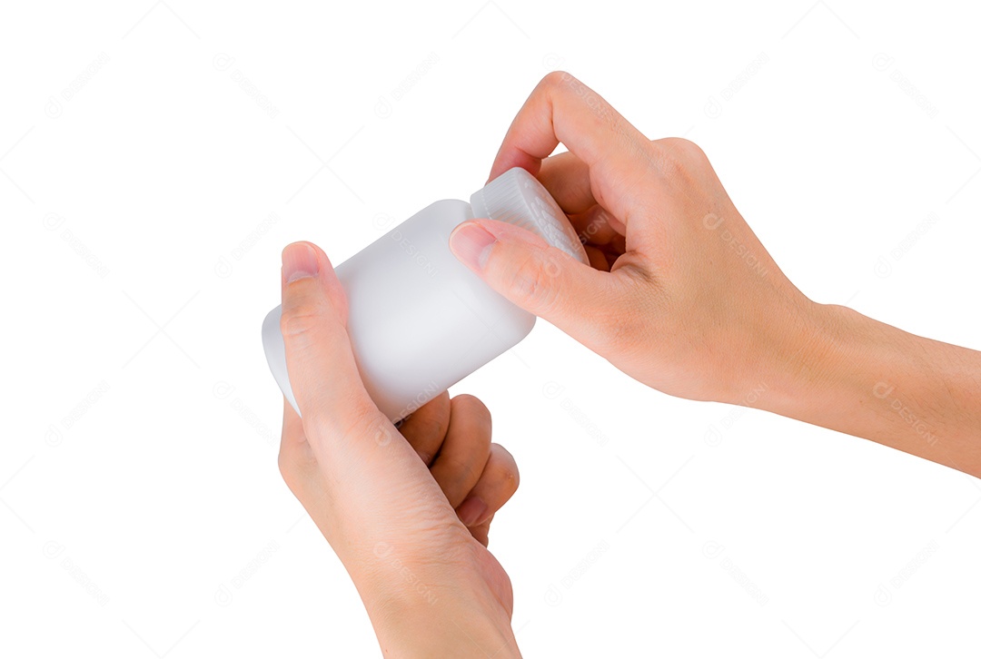 Mão de mulher asiática adulta tentando abrir pílulas ou frasco de vitaminas