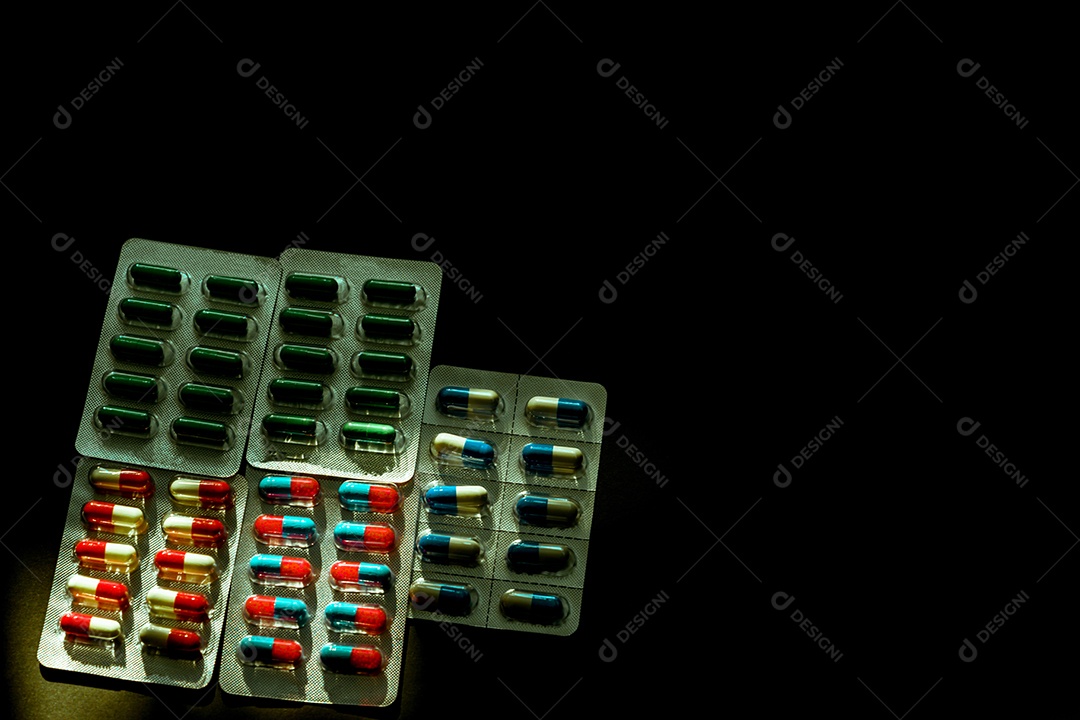 Colorido de comprimidos de cápsulas de antibióticos em blister