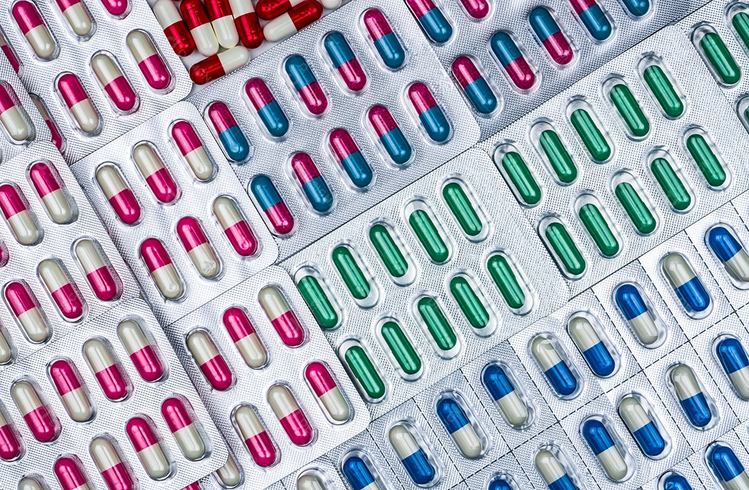 Quadro completo de comprimidos de cápsulas de antibióticos em blister.