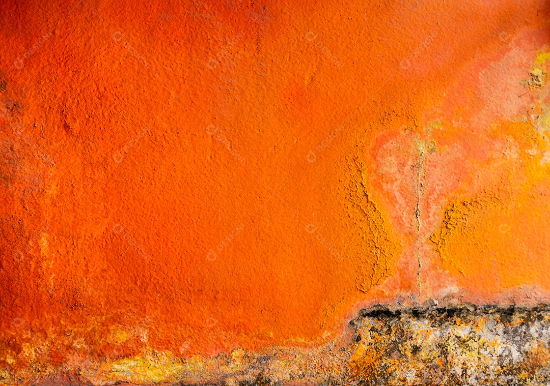 Cor laranja velha e suja pintada na parte traseira da textura da parede de concreto