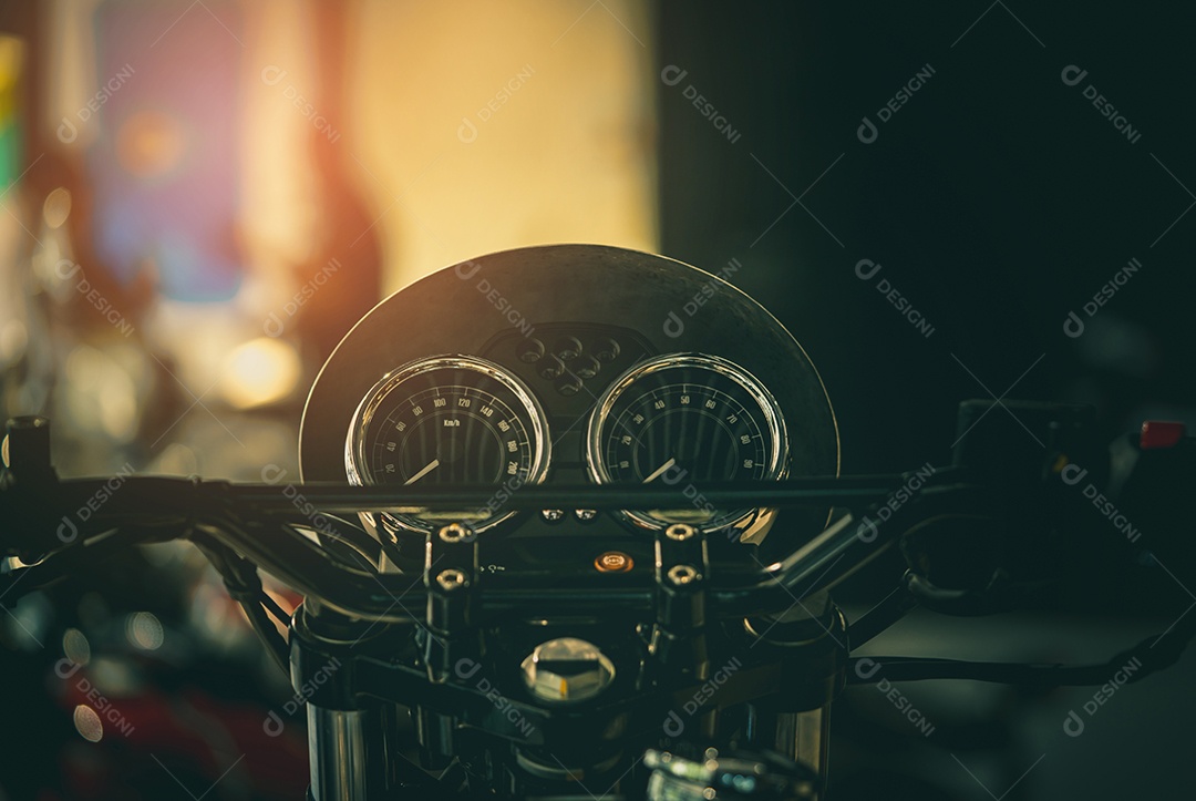 Exibição de tela preta de milhas de motocicleta. moto estilo vintage