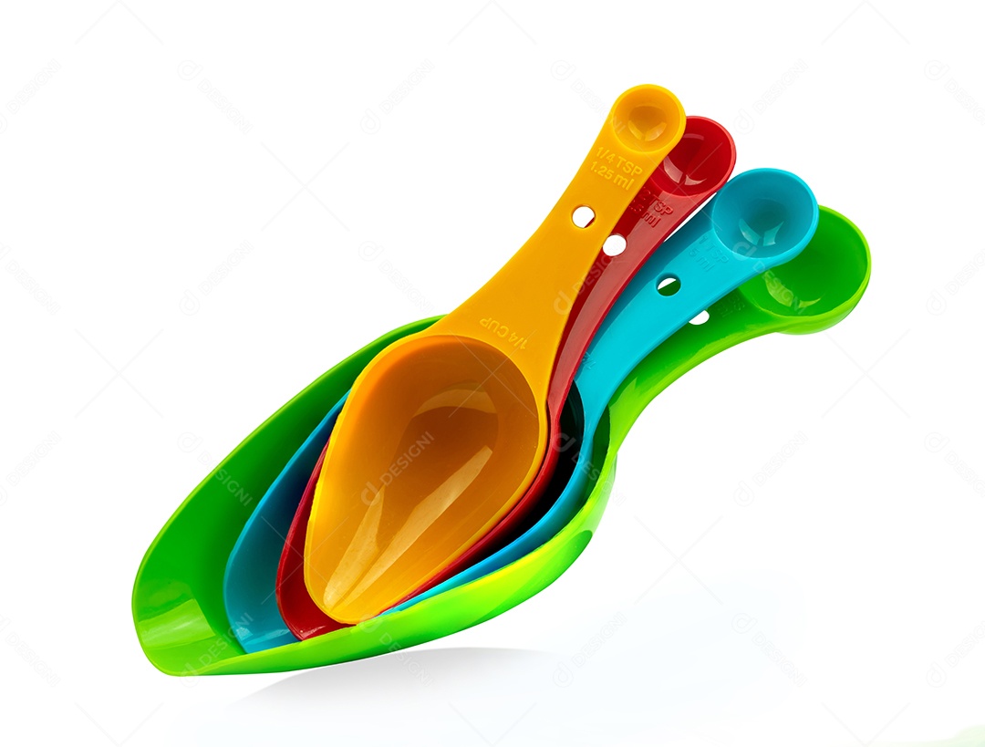 Conjunto de colheres medidoras de plástico coloridas isoladas em fundo branco