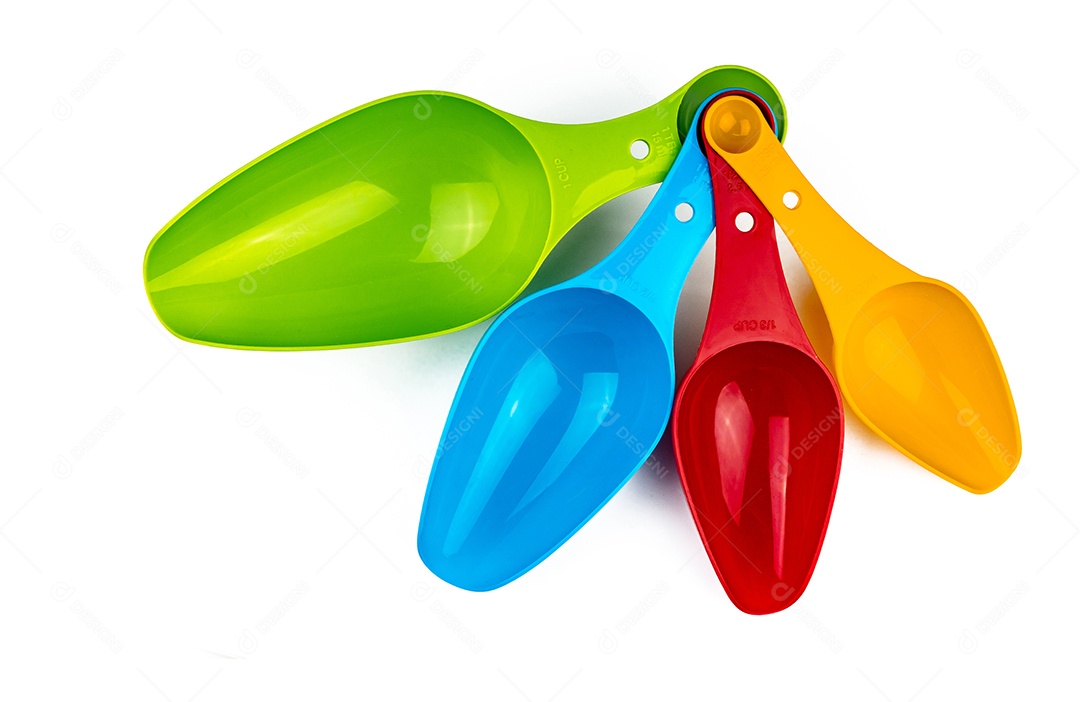 Conjunto de colheres medidoras de plástico coloridas isoladas em fundo branco