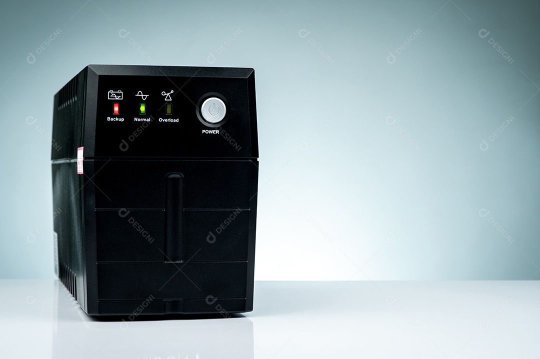 Fonte de energia ininterrupta. Backup Power UPS com isolamento de bateria