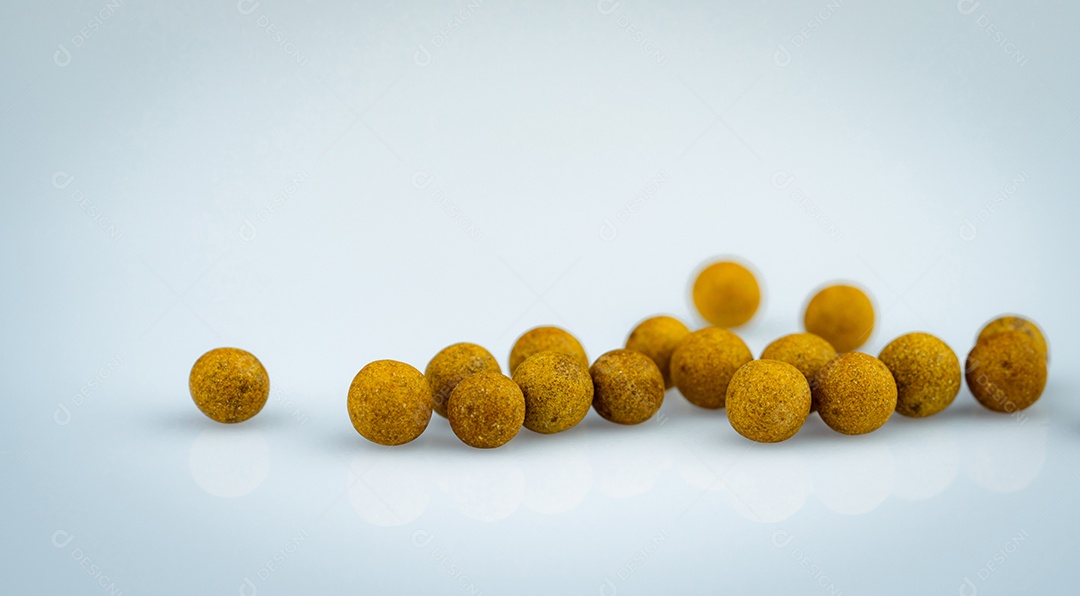 Comprimidos fitoterápicos marrons. Pastilha de fitoterapia tailandesa