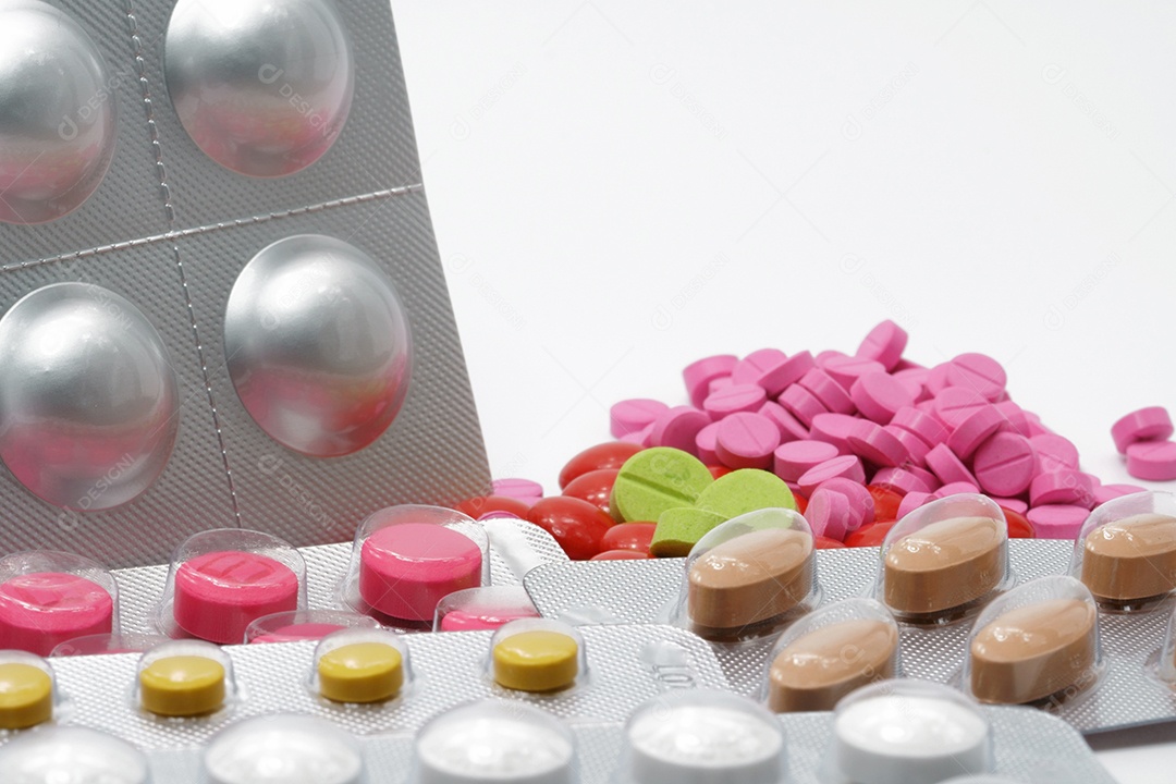 Comprimidos no pacote. Pílulas de comprimidos coloridos. Farmácia drogaria