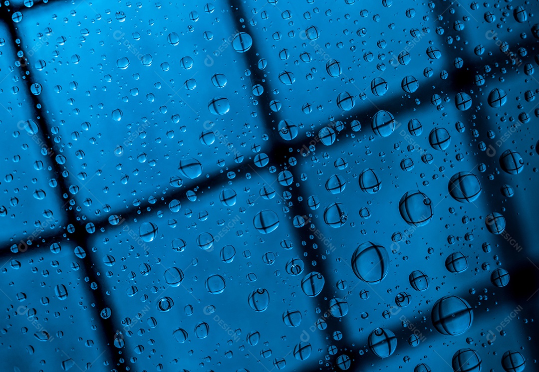 Fundo desfocado abstrato azul com gotas de água e reflexão sobre