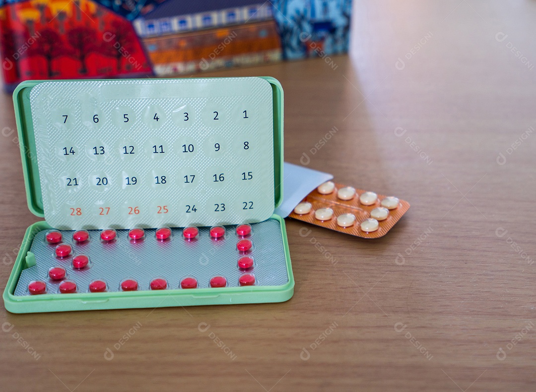 Pílulas anticoncepcionais com embalagem moderna