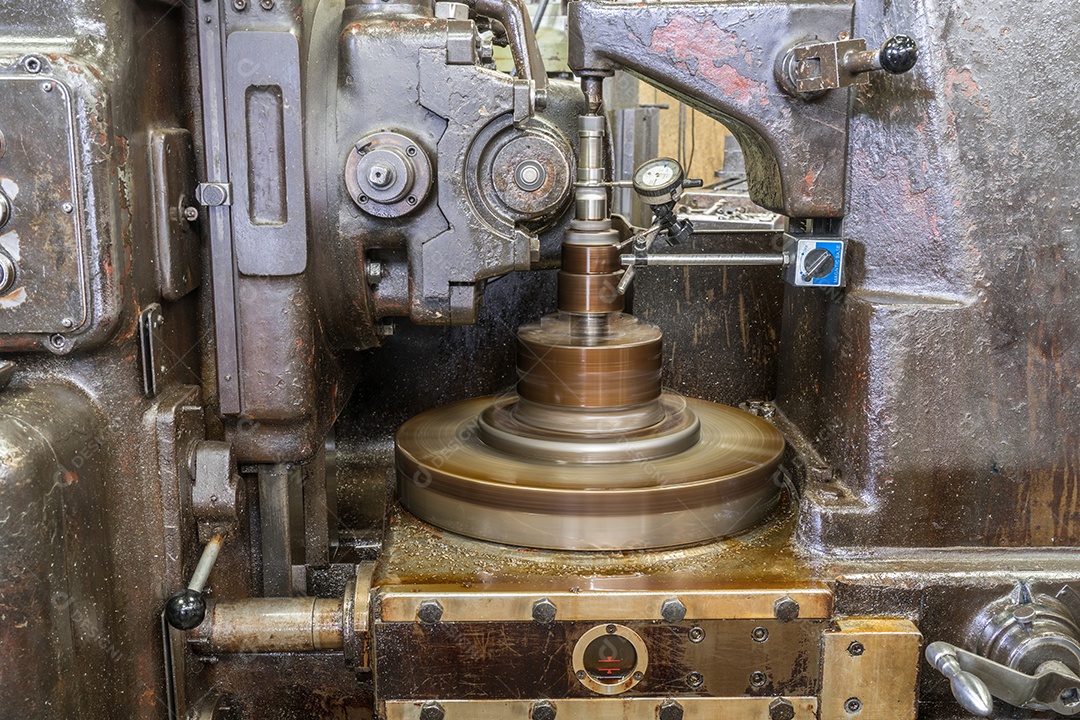 Corte de fresagem antigo com relógio comparador