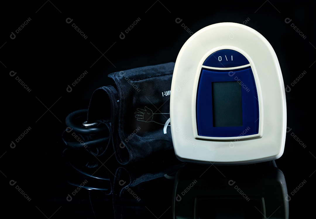 Monitor de pressão arterial digital azul-branco com manguito de ampla faixa