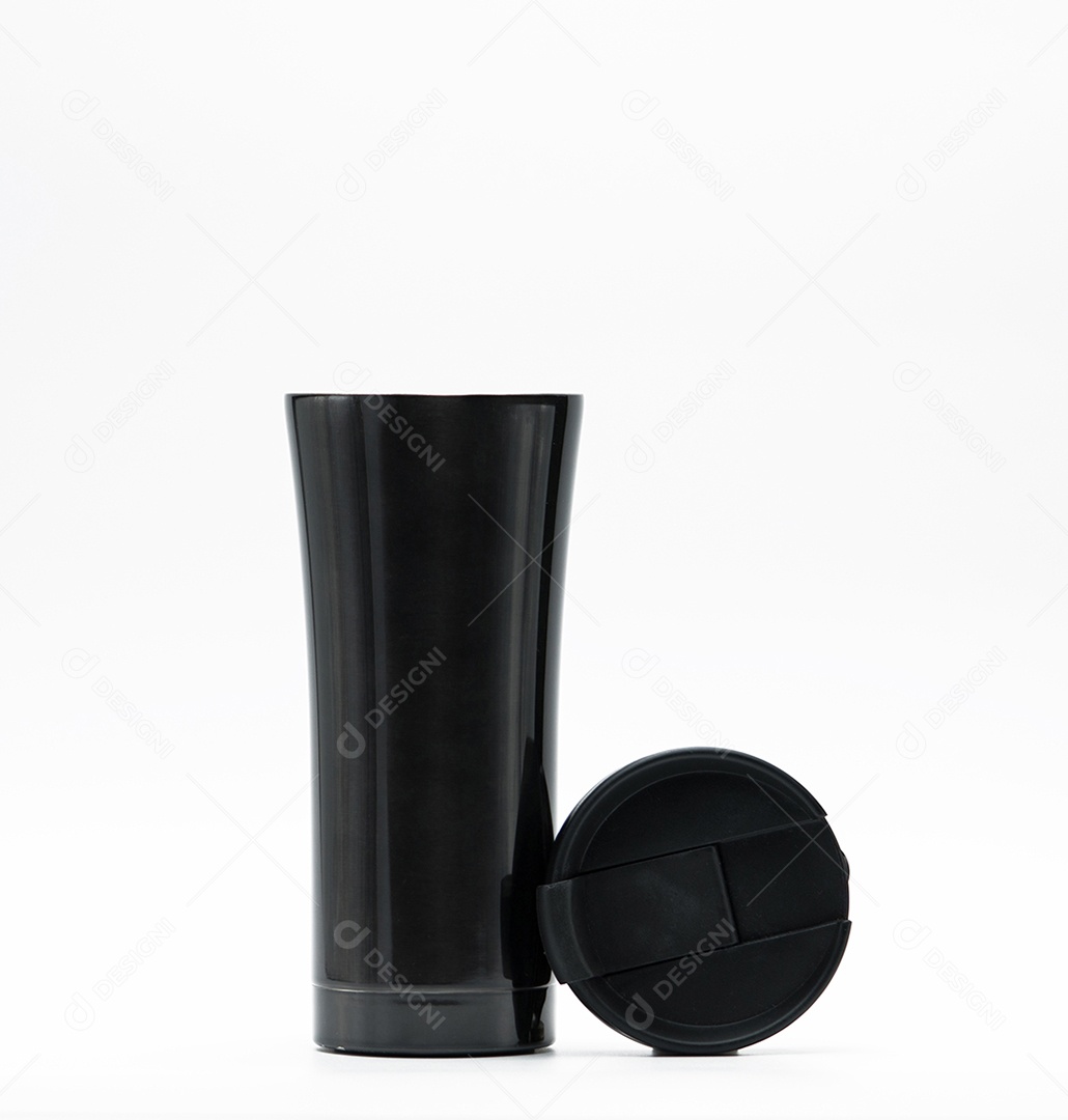 Garrafa térmica isolada no fundo branco. Reutilização de café ou chá