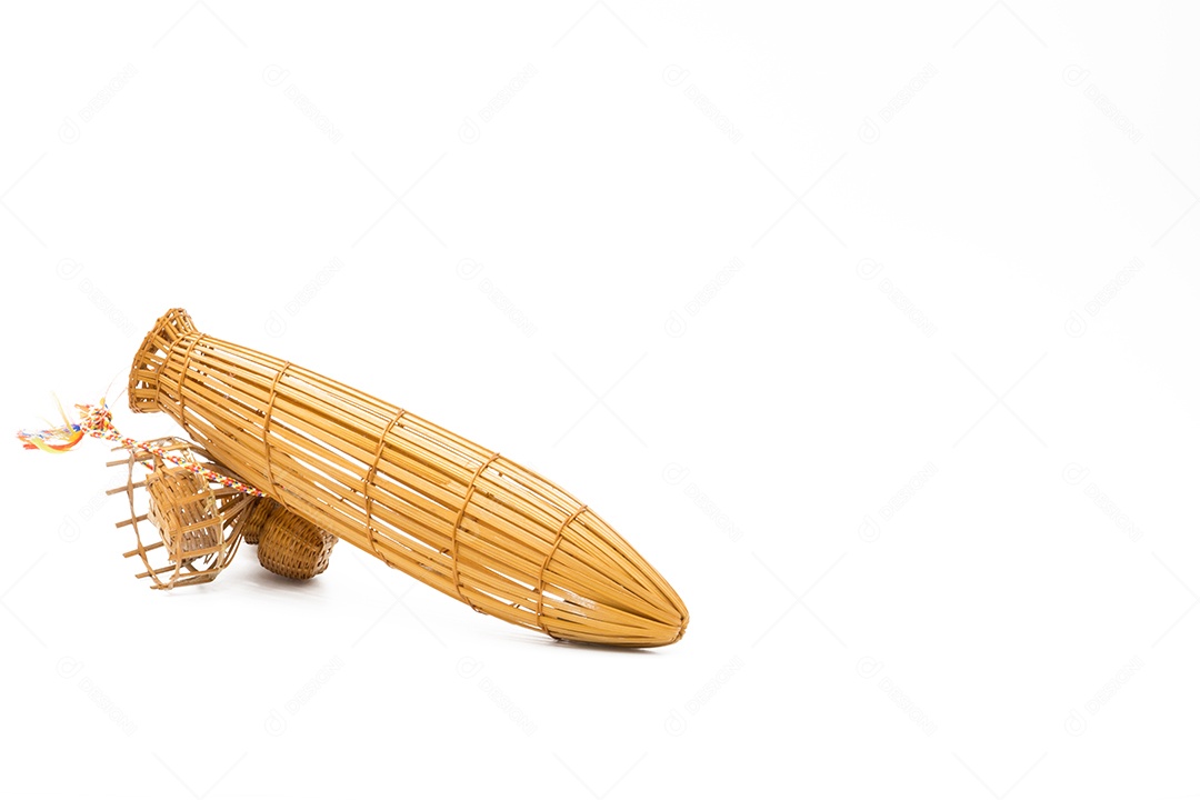 Pequena armadilha de pesca de bambu costumava ser fetiche na Tailândia