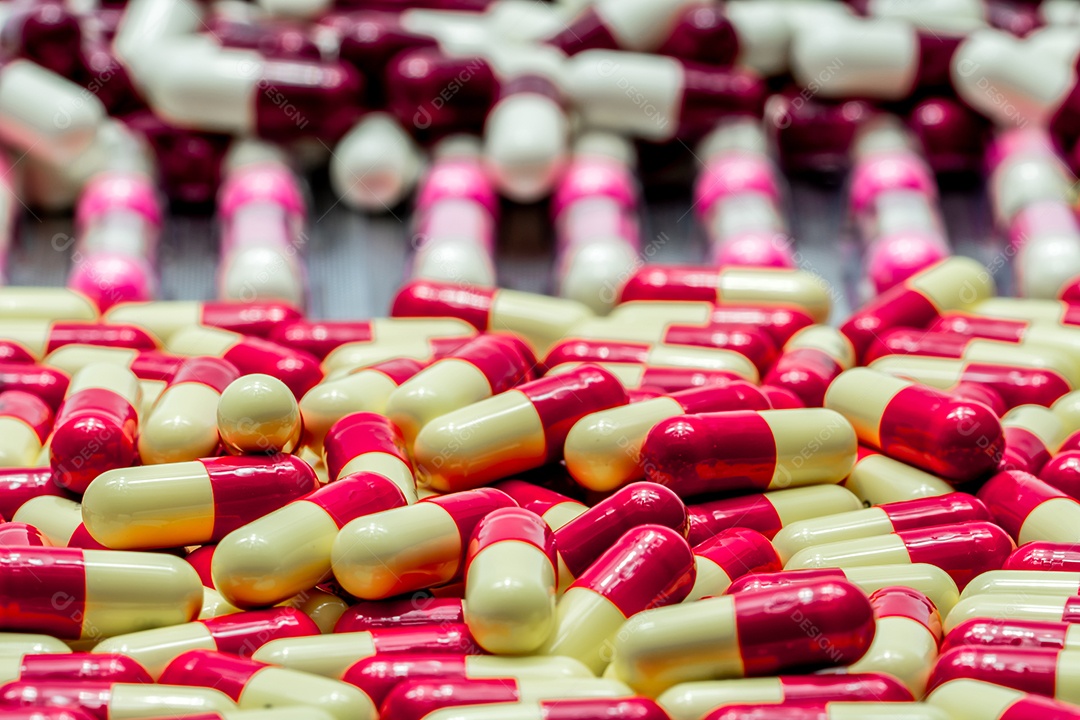 Pilha de comprimidos de cápsulas de antibióticos. Indústria farmacêutica.