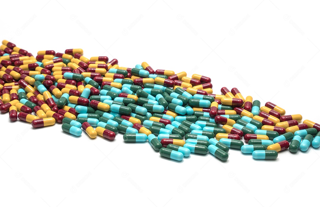 Pilha de comprimidos coloridos de cápsulas de antibióticos. Resistência a antibióticos