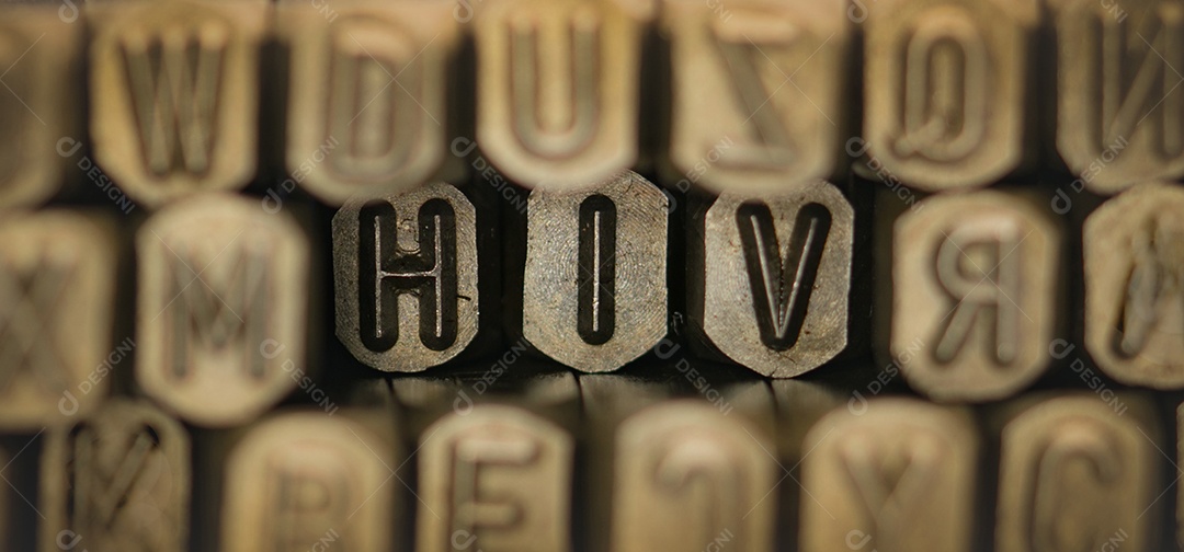 HIV soletrado a partir de punção de alfabeto de carimbo de metal