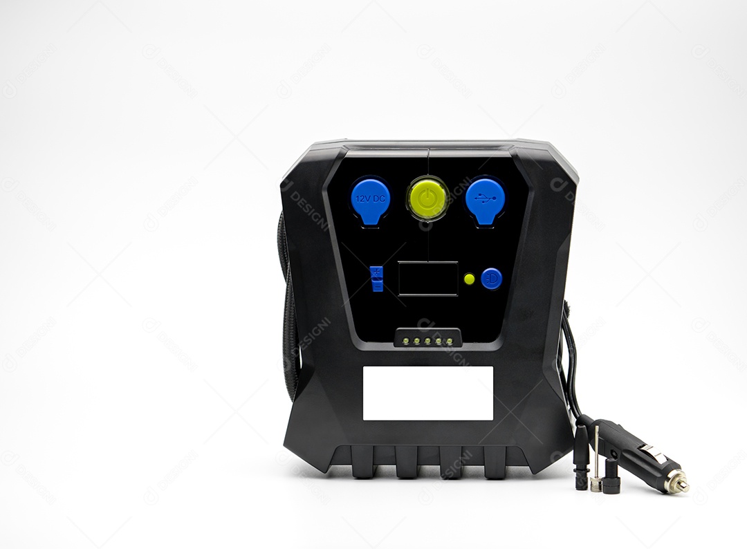 Inflador de pneus de emergência isolado no fundo branco com espaço de cópia