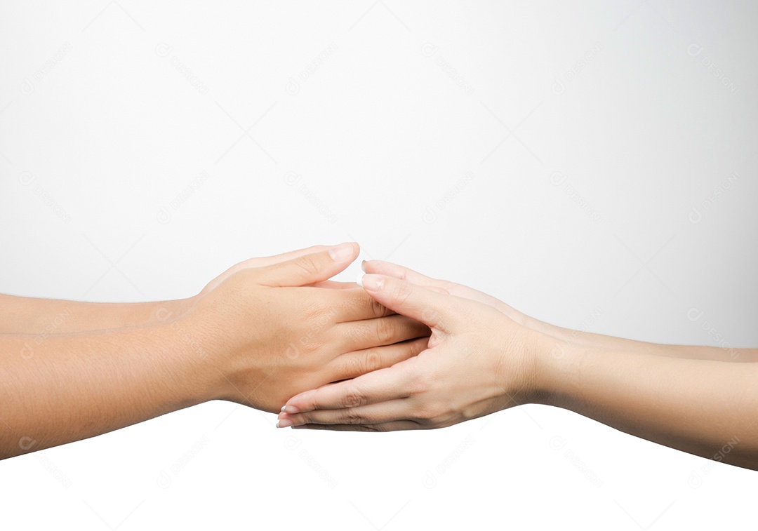 Closeup jovem asiática presta respeito aos idosos