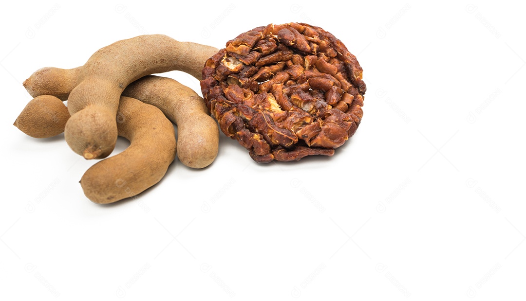 Tamarindo - Doce tamarindo maduro isolado no fundo branco