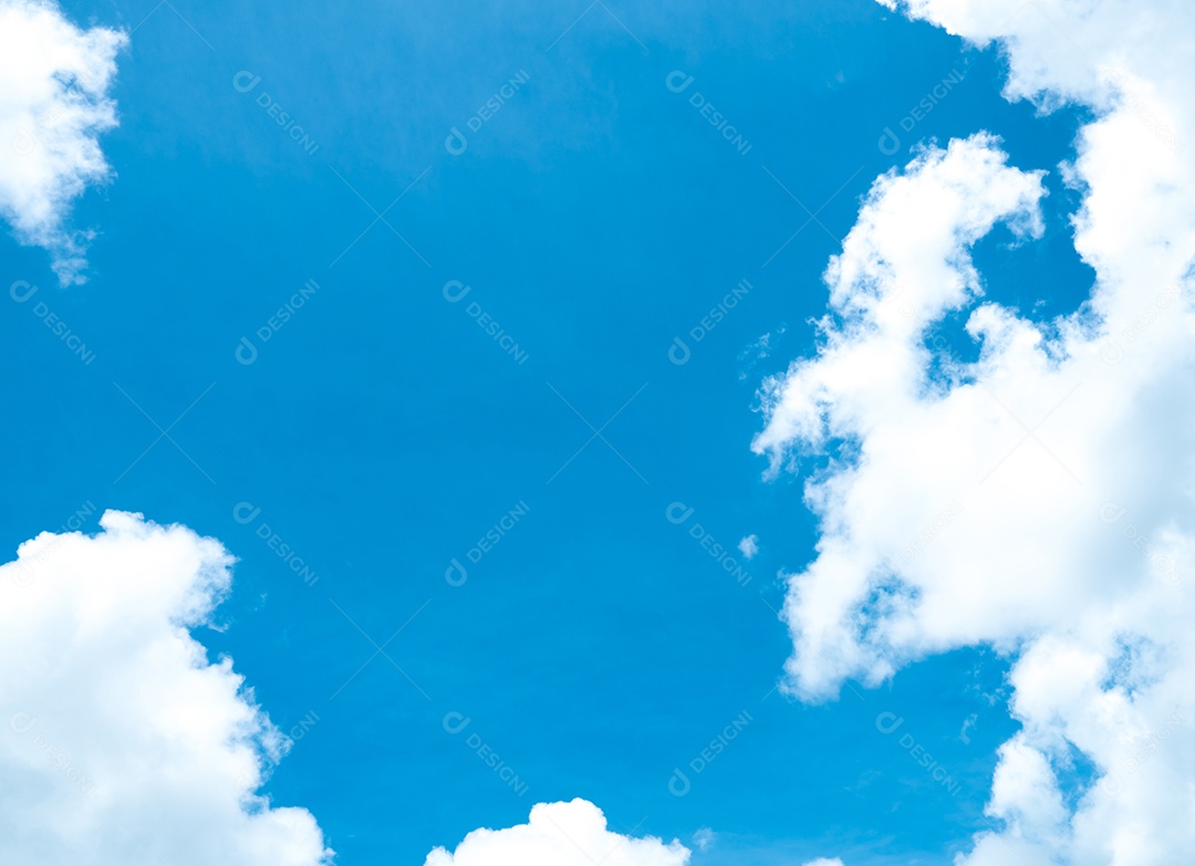 Lindo céu azul e nuvens com espaço de cópia