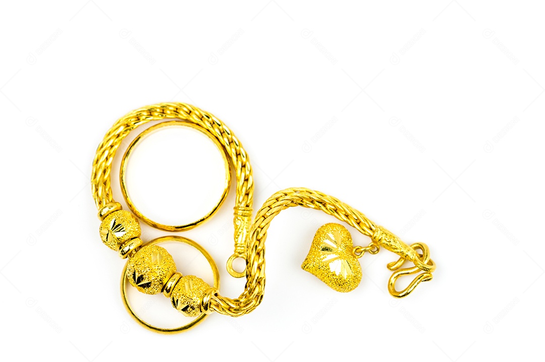Pulseira de joias de ouro estilo tailandês isolada em fundo branco