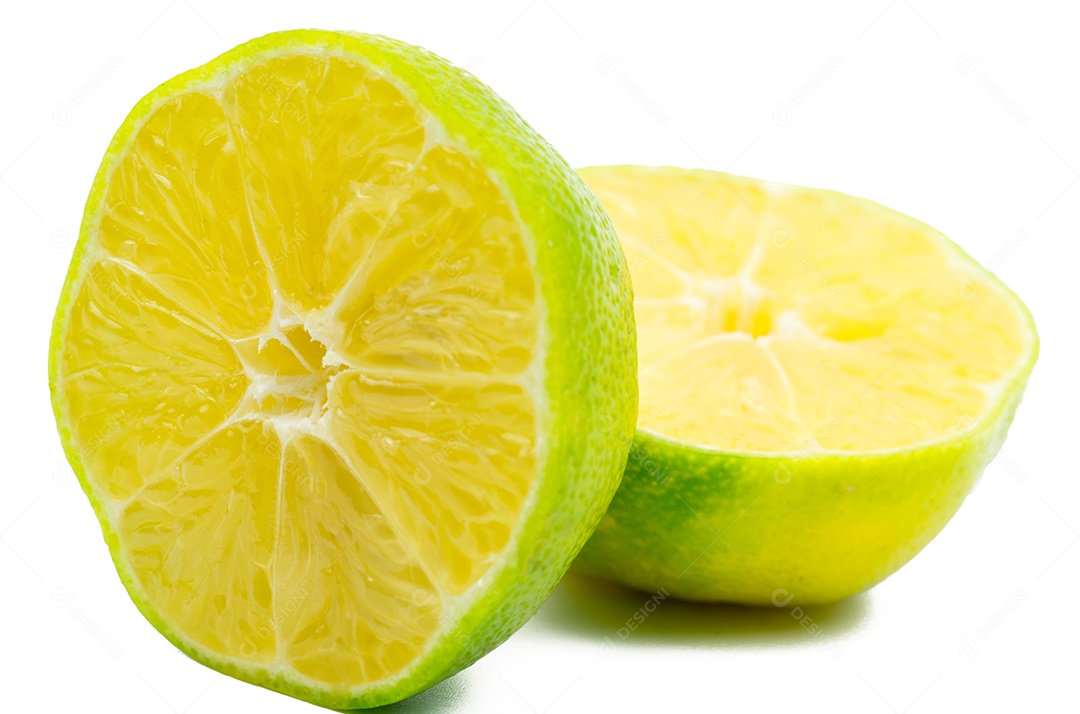 Fatia de limão isolada no fundo branco com traçado de recorte. Fonte natural de vitamina C