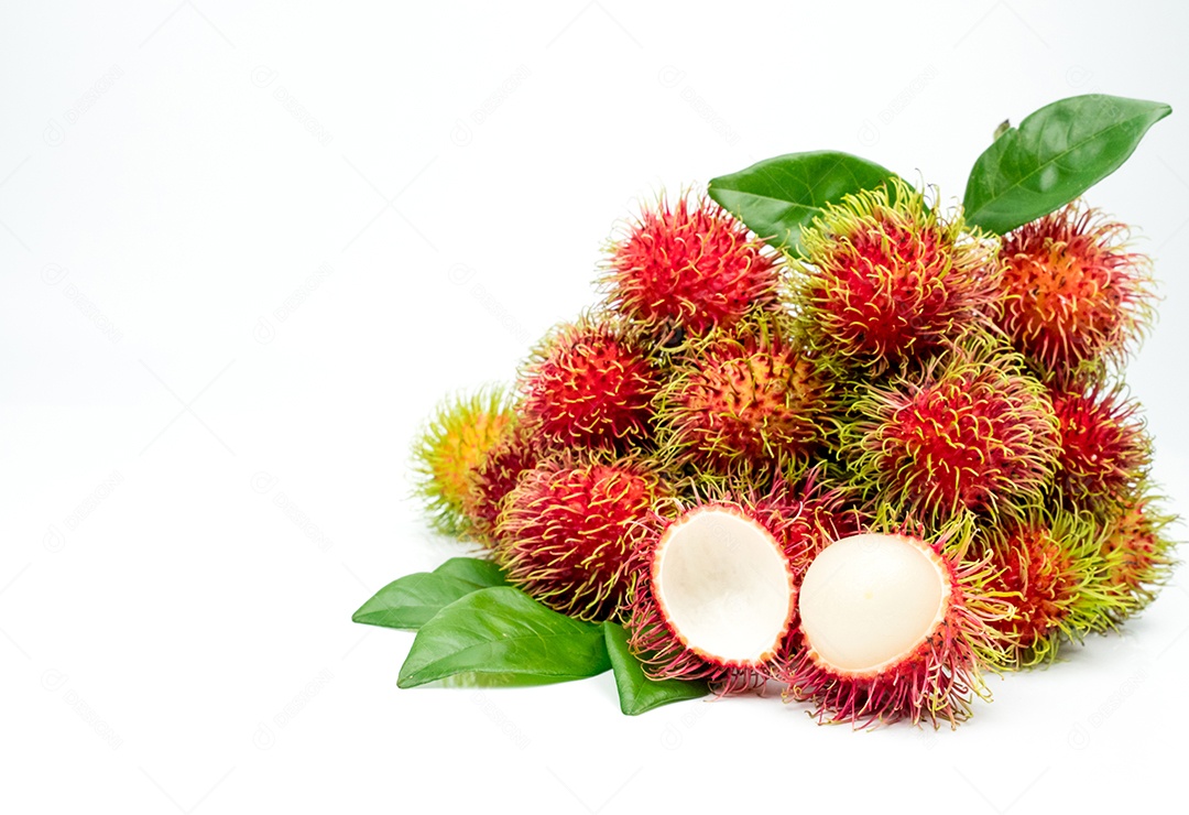 Aproximação do rambutan maduro vermelho fresco (Nephelium lappaceum)