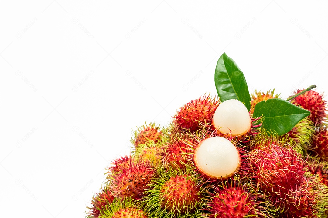 Aproximação do rambutan maduro vermelho fresco (Nephelium lappaceum)