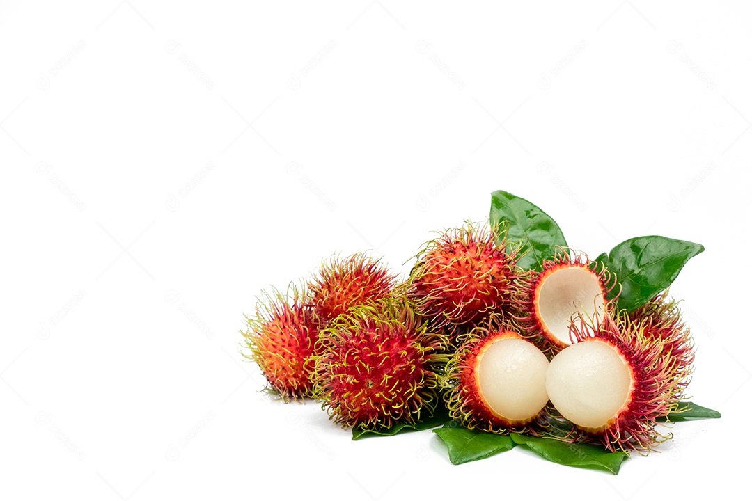 Aproximação do rambutan maduro vermelho fresco (Nephelium lappaceum)