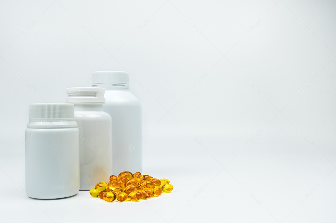 Comprimidos de cápsula de gelatina mole amarela com frasco de rótulo em branco fechado