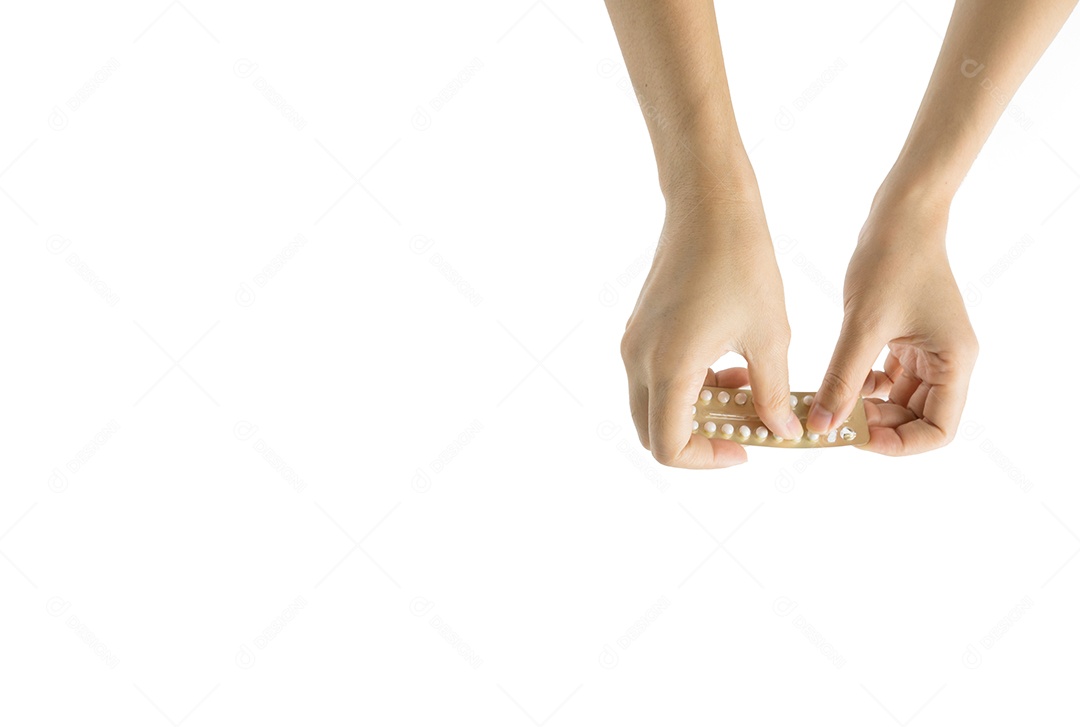 Mão de mulher tomando pílulas anticoncepcionais. Mulher adulta asiática segurando