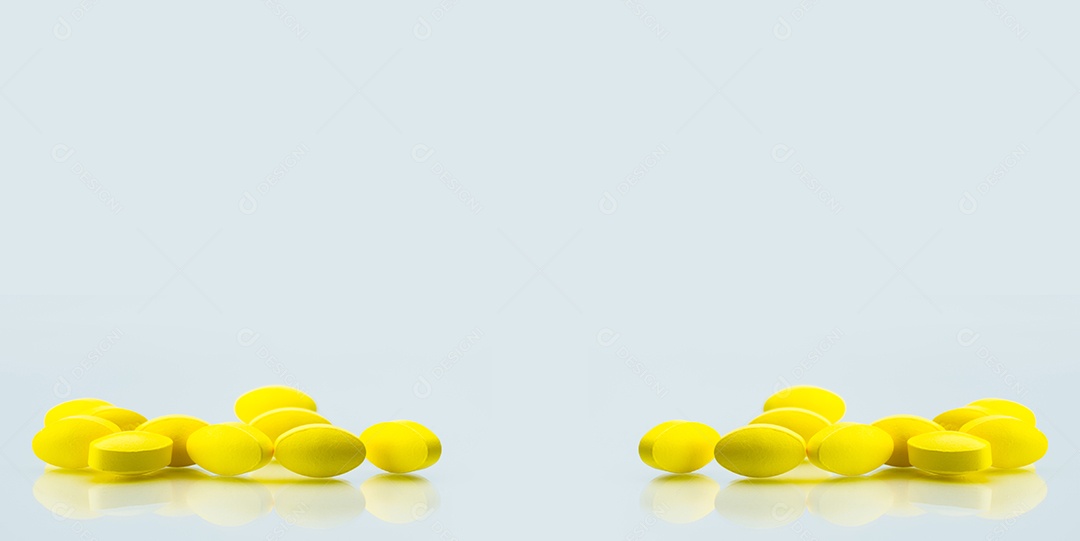 Pílulas ovais amarelas com sombras no fundo branco
