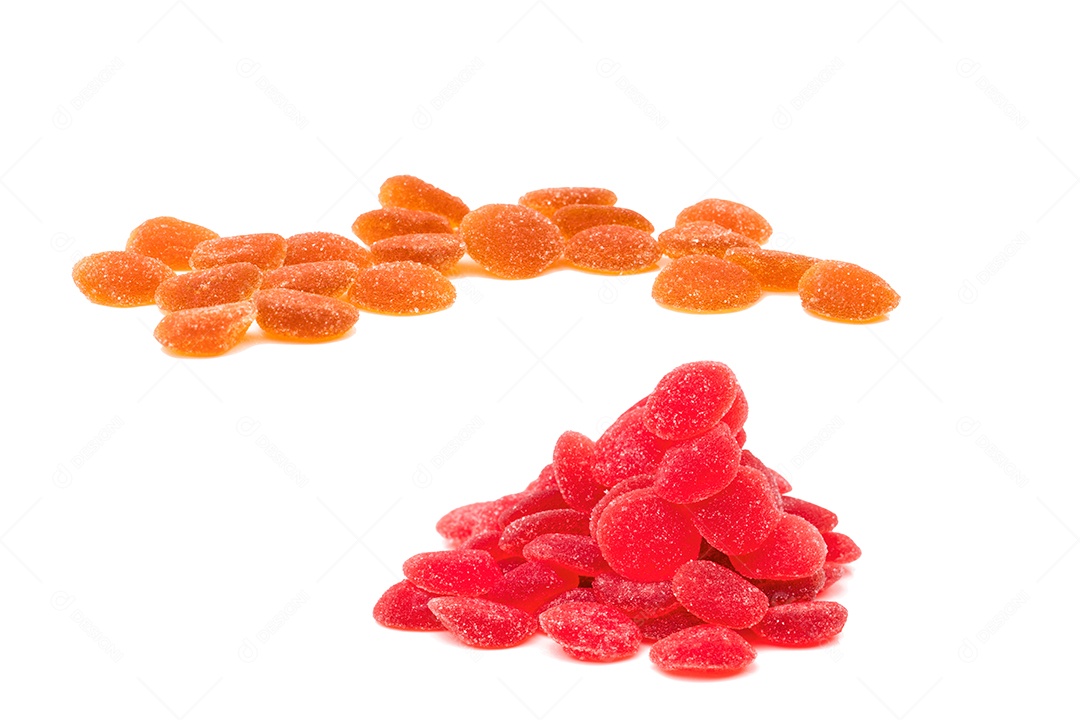 Pilha de pastilha de vitamina vermelha e laranja