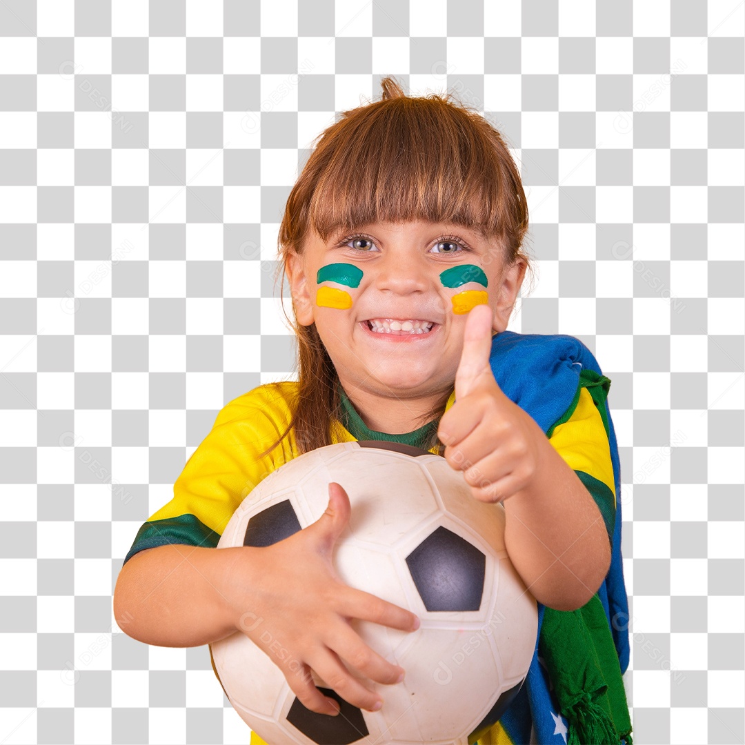 Menina loira de olhos claros vestida com camiseta do Brasil, Mine torcedora brasileira segurando uma bola de futebol