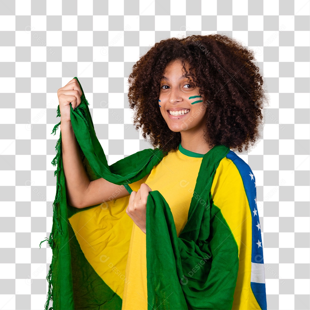Linda mulher afro-brasileira vestida com a bandeira do Brasil e pinturas verde e amarela no rosto
