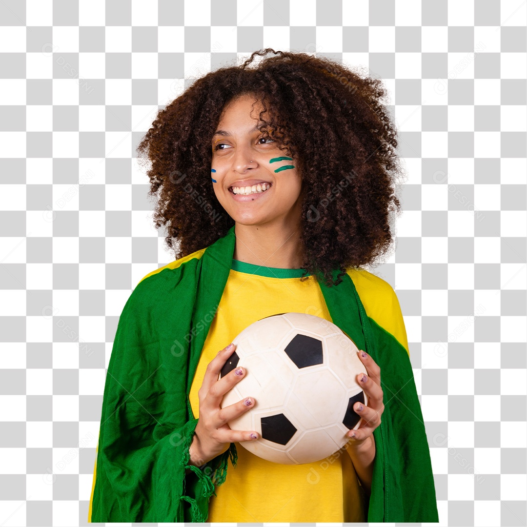 Linda mulher afro-brasileira vestida com a bandeira do Brasil e pinturas verde e amarela no rosto segurando uma bola de futebol