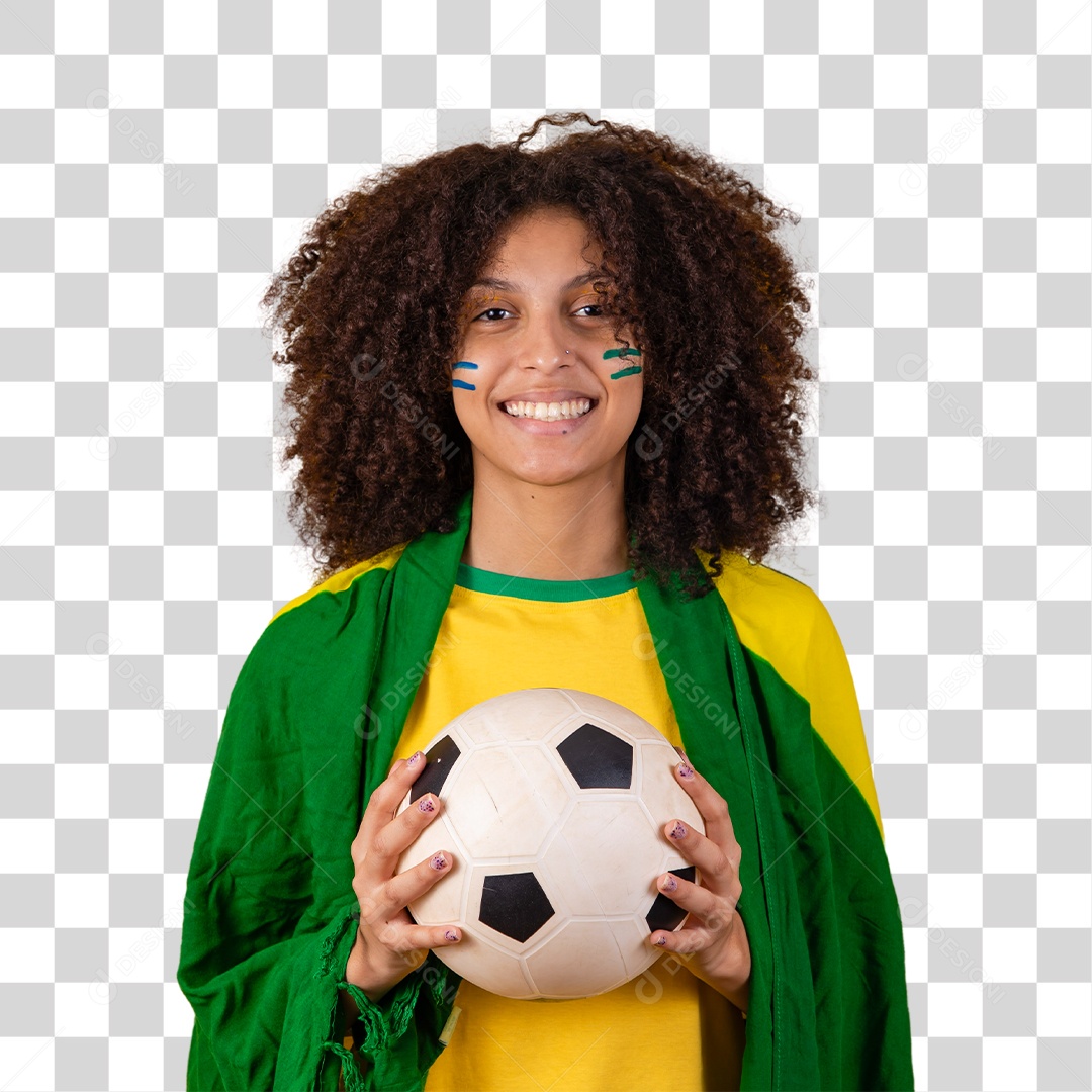 Linda mulher afro-brasileira vestida com a bandeira do Brasil e pinturas verde e amarela no rosto segurando uma bola de futebol