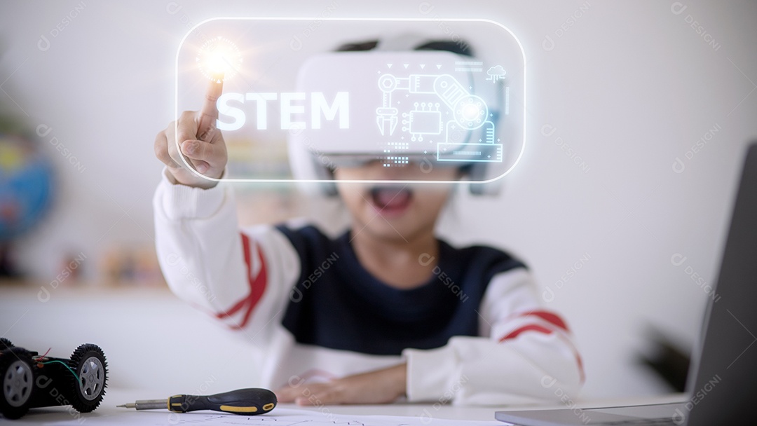 Crianças da escola STEM aprendendo tecnologia de educação construindo robô carro