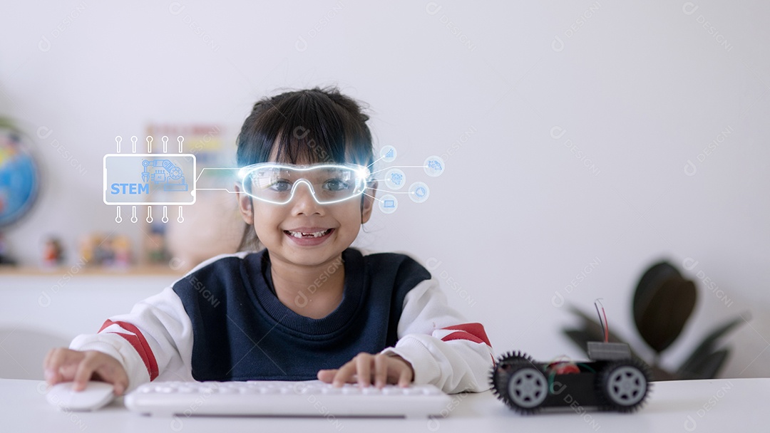 Crianças da escola STEM aprendendo tecnologia de educação construindo robô carro