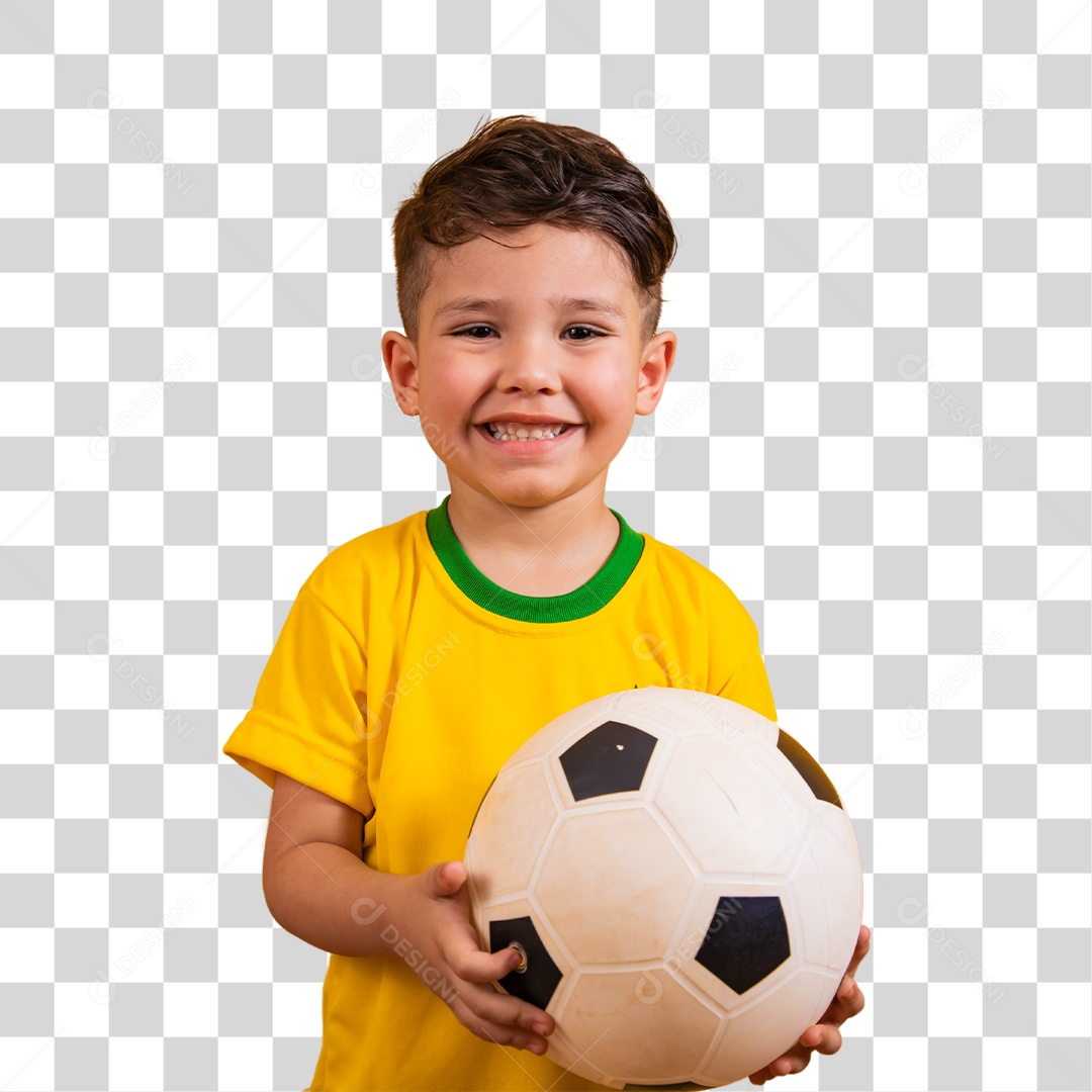 Criança vestida com camiseta do Brasil segurando uma bola de futebol