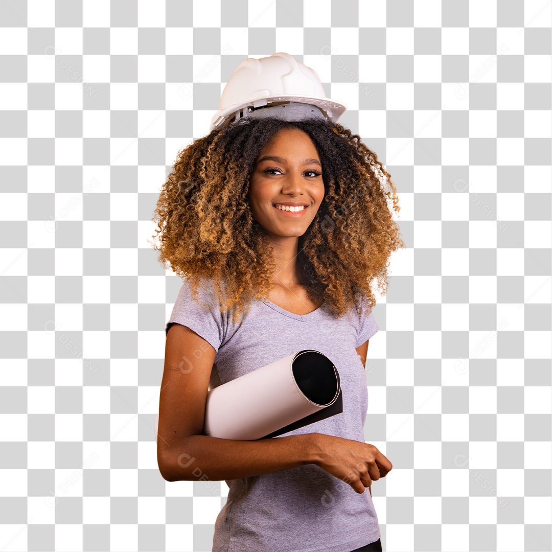 Linda mulher jovem engenheira usando capacete branco morena cabelo afro segurando projeto