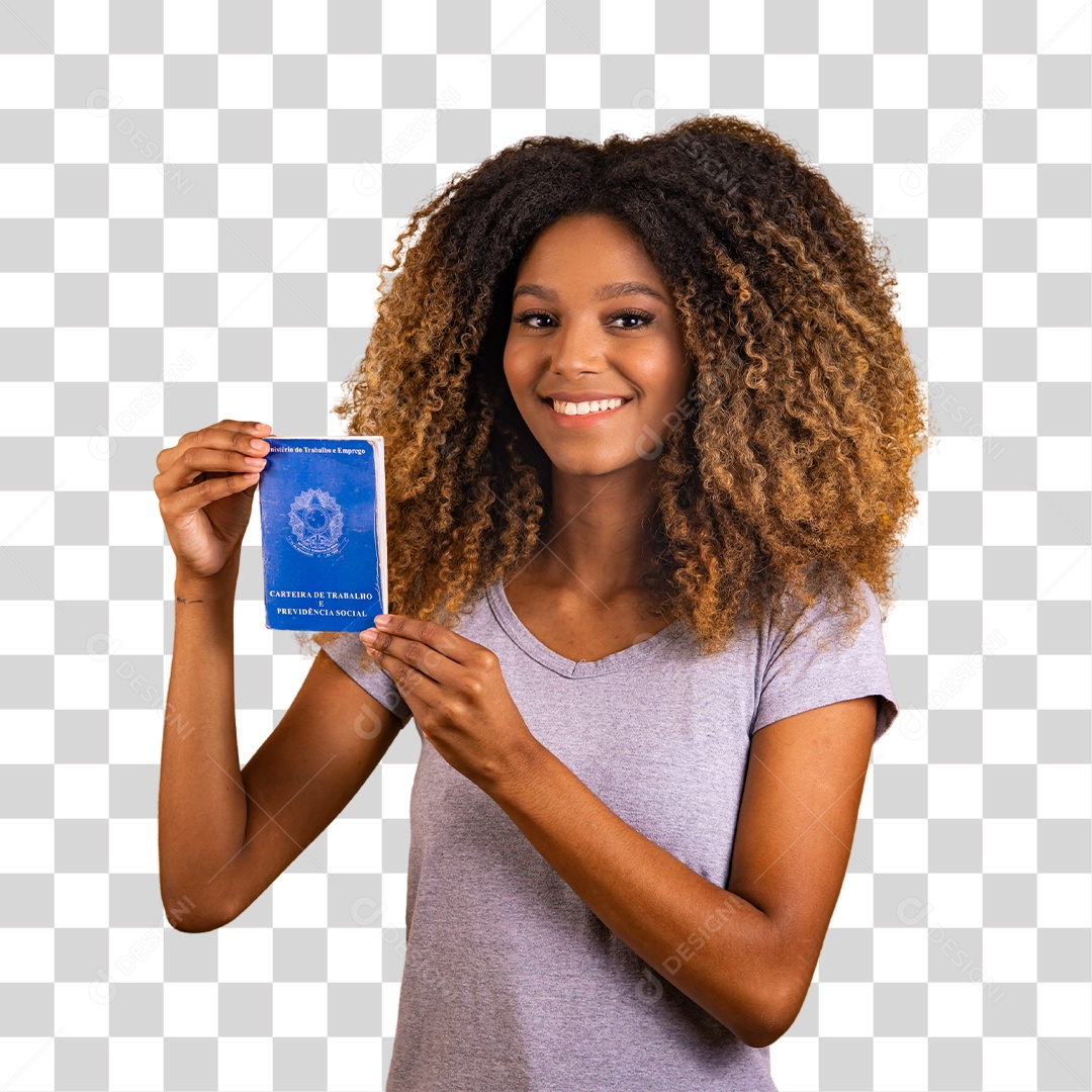 Linda mulher jovem morena cabelo afro segurando carteira de trabalho