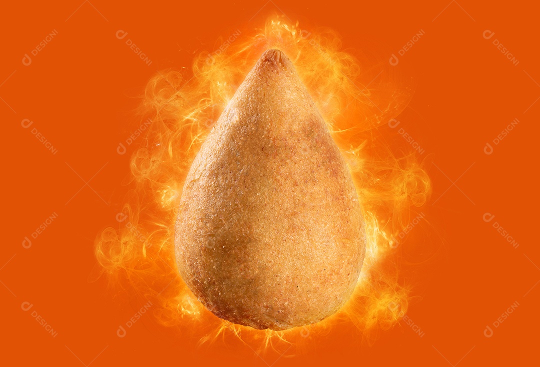 Coxinha. Lanche tradicional brasileiro. Fundo laranja.