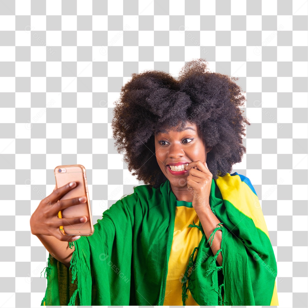 Linda mulher jovem morena segurando bandeira do brasil cabelo afro