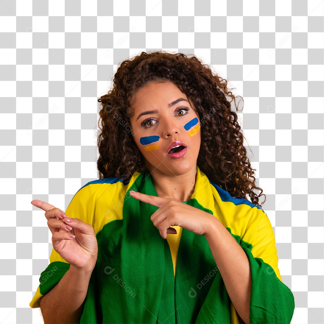 Linda mulher jovem morena segurando bandeira do brasil cabelo afro