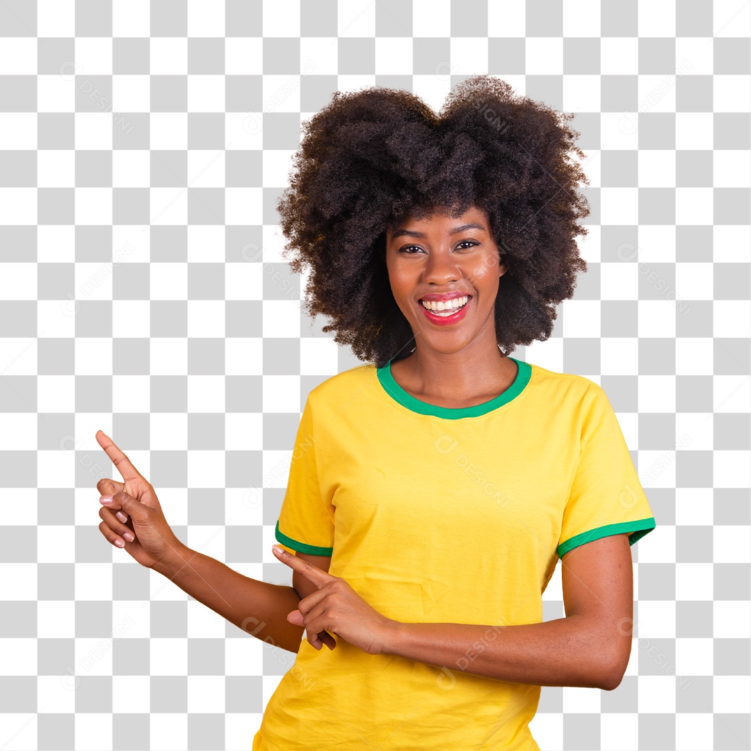 Jovem torcedora brasileira apontando para o lado