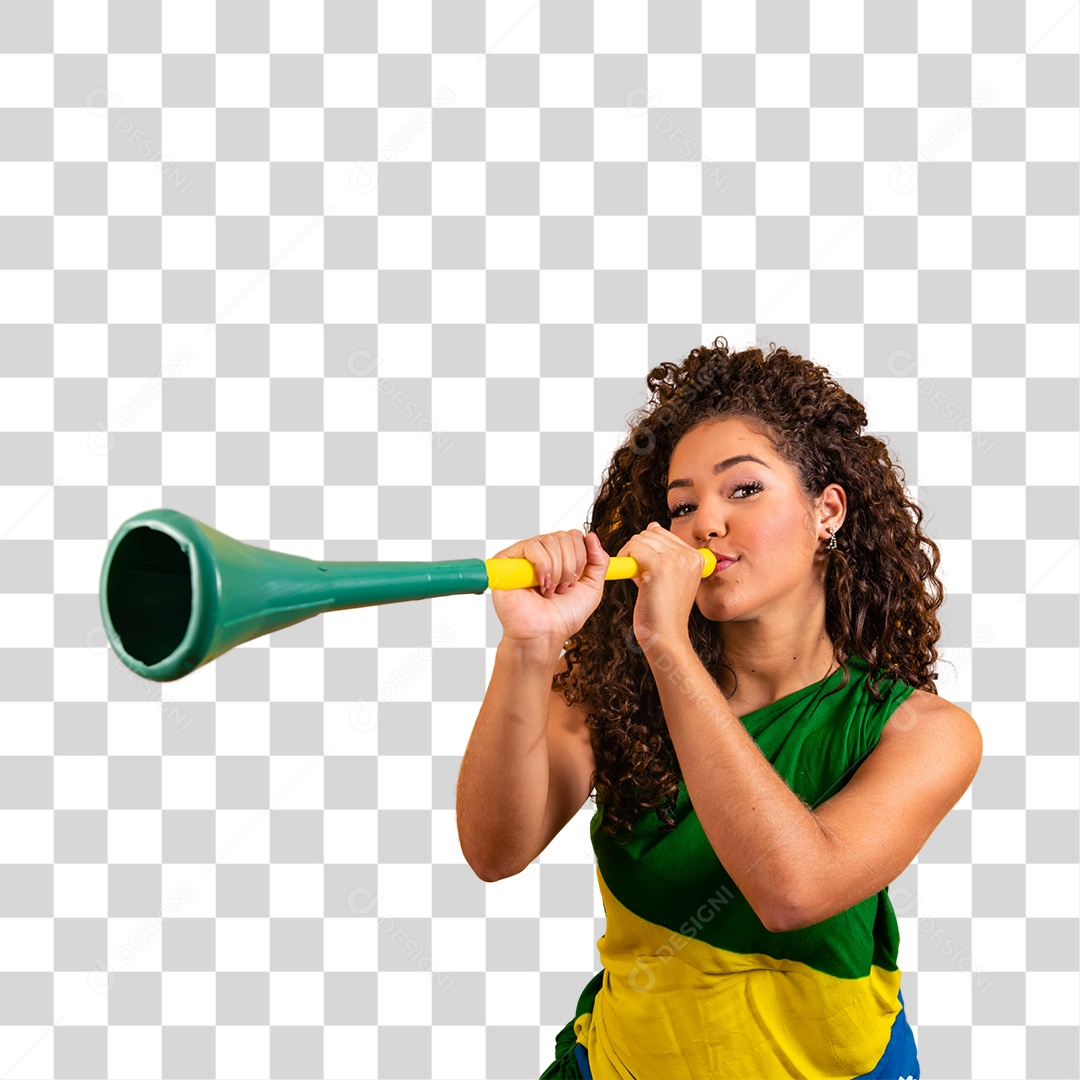 Jovem mulher brasileira tocando vuvuzela com as cores da bandeira do brasil