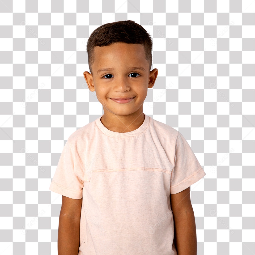 Menino de Camisa clara Feliz Olhando para Câmera