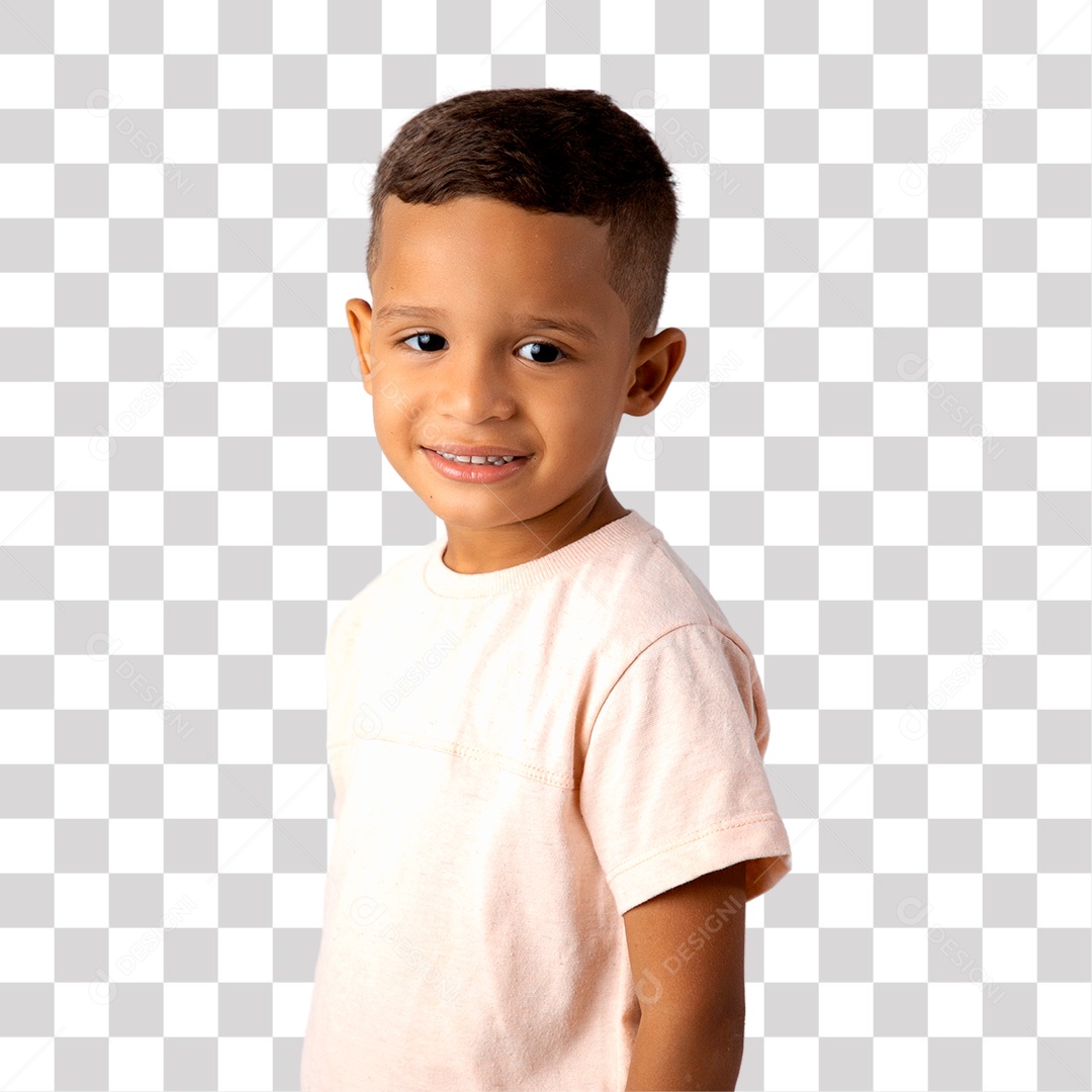 Menino de Camisa Clara Alegre