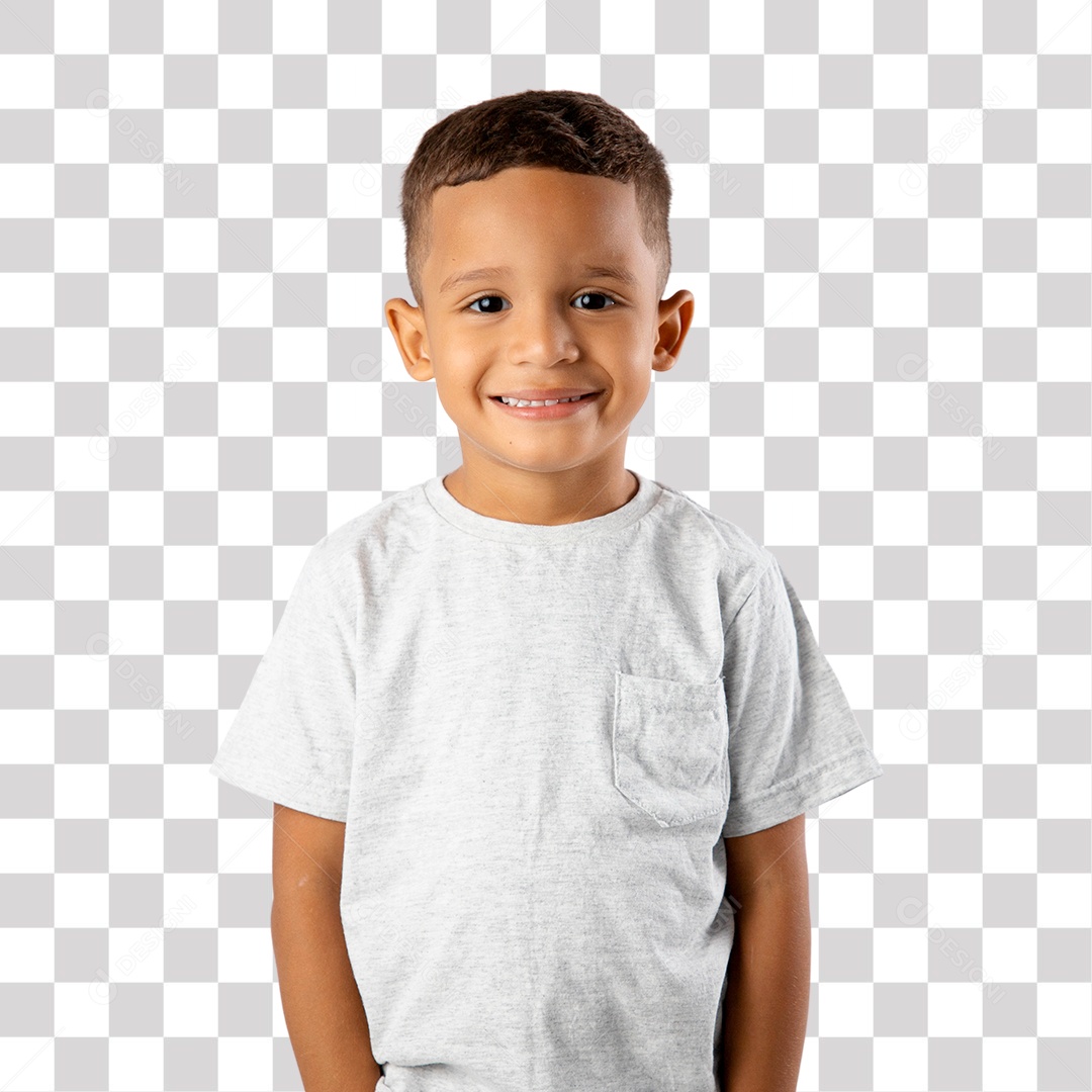 Menino de Camisa Cinza Sorrindo para Câmera